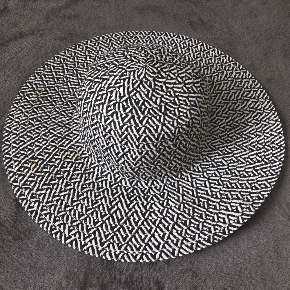 Floppy beach hat